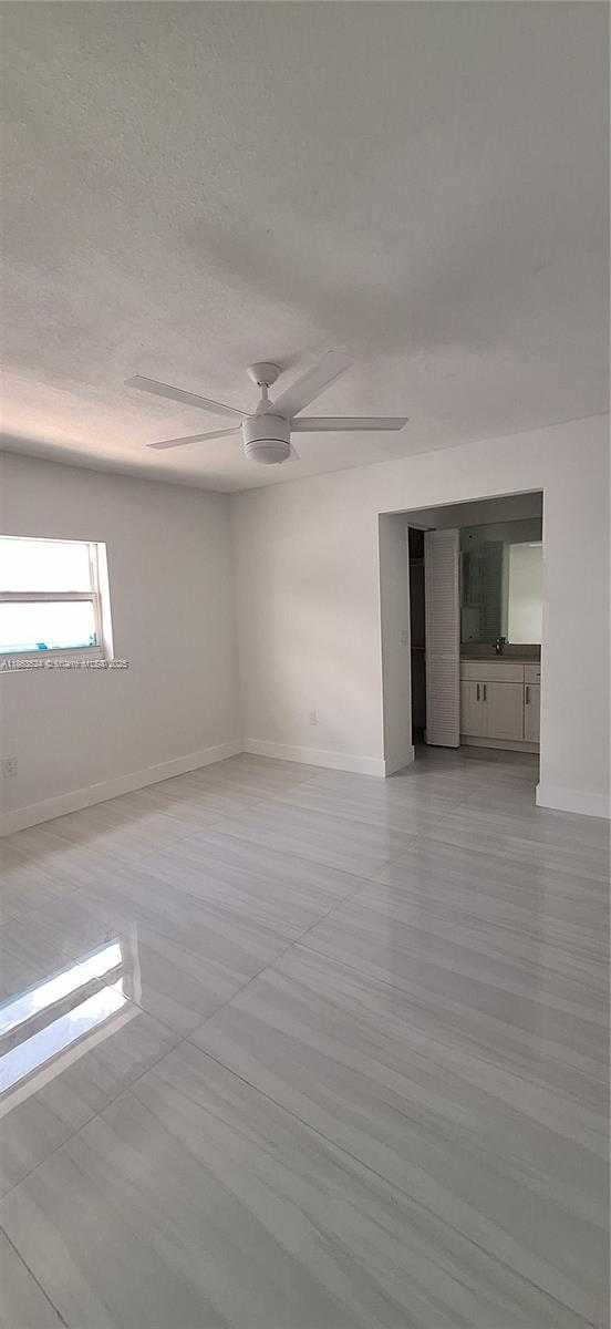 Small Image of 8436 SOUTHAMPTON DR, Miramar Number 7