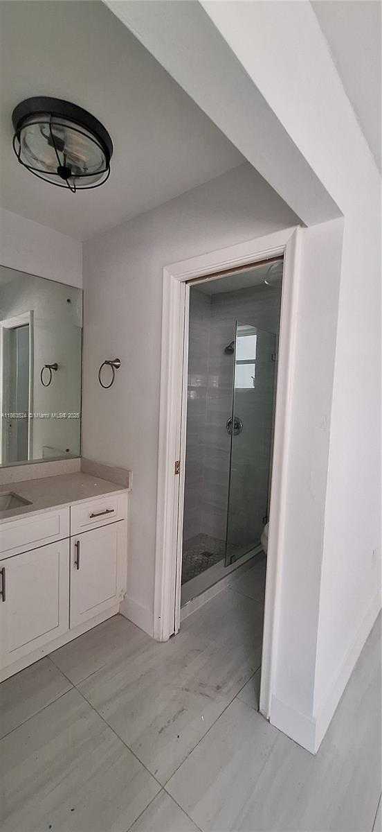 Small Image of 8436 SOUTHAMPTON DR, Miramar Number 8