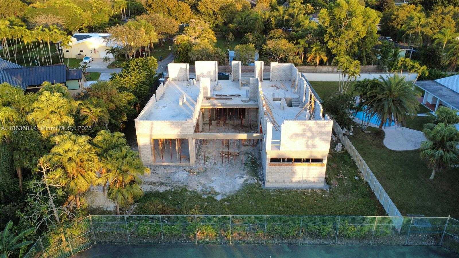Small Image of 13050 SOUTH WEST 103 AVE, Miami Number 14