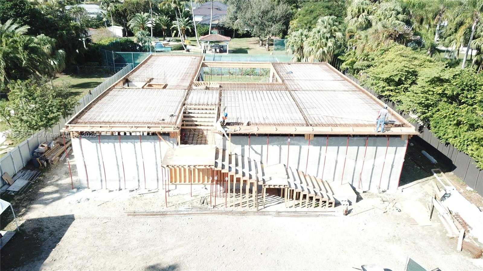 Small Image of 13050 SOUTH WEST 103 AVE, Miami Number 16