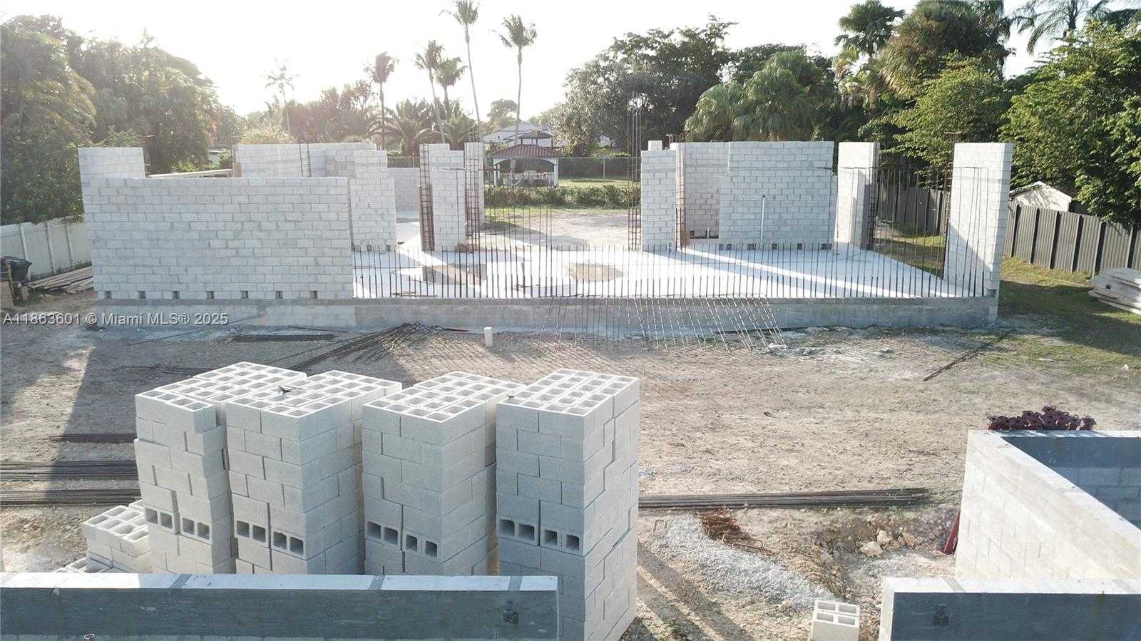 Small Image of 13050 SOUTH WEST 103 AVE, Miami Number 18