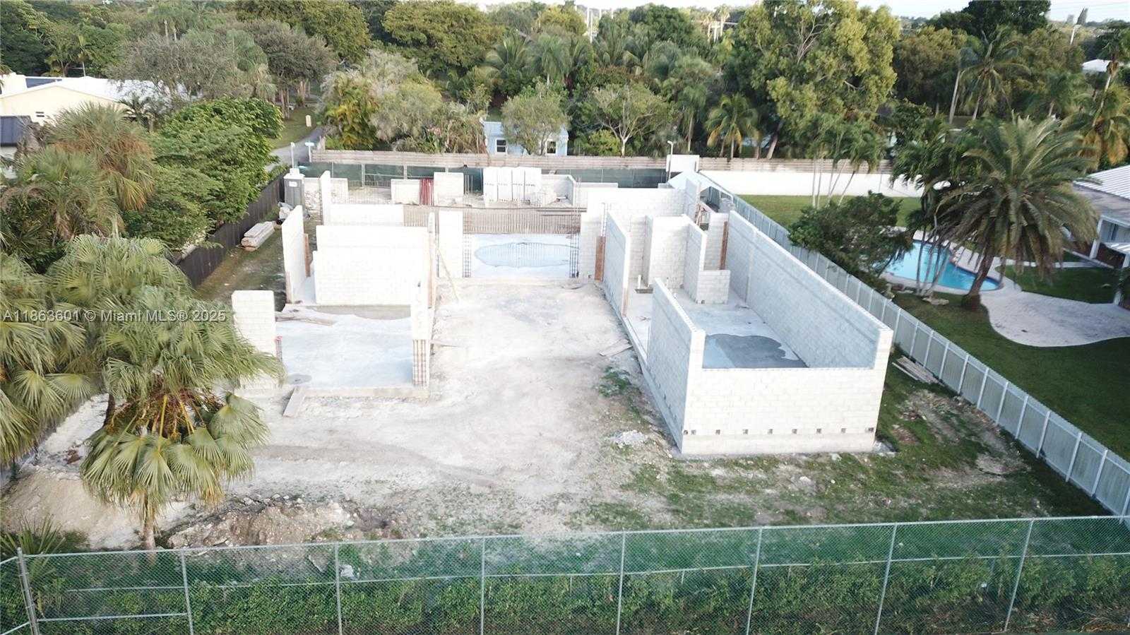 Small Image of 13050 SOUTH WEST 103 AVE, Miami Number 21
