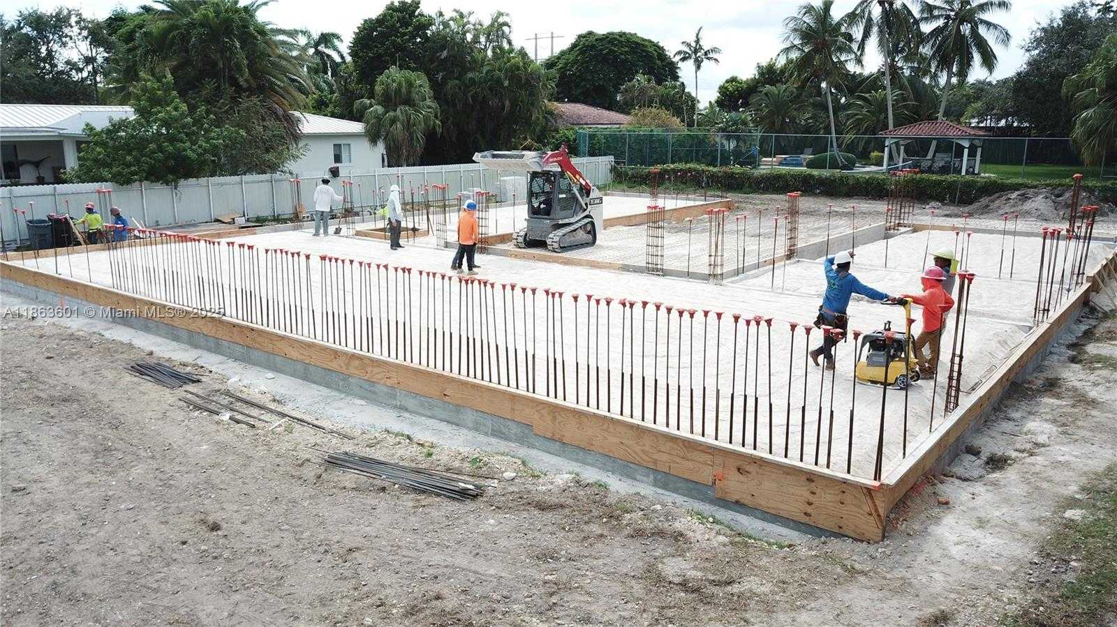 Small Image of 13050 SOUTH WEST 103 AVE, Miami Number 22