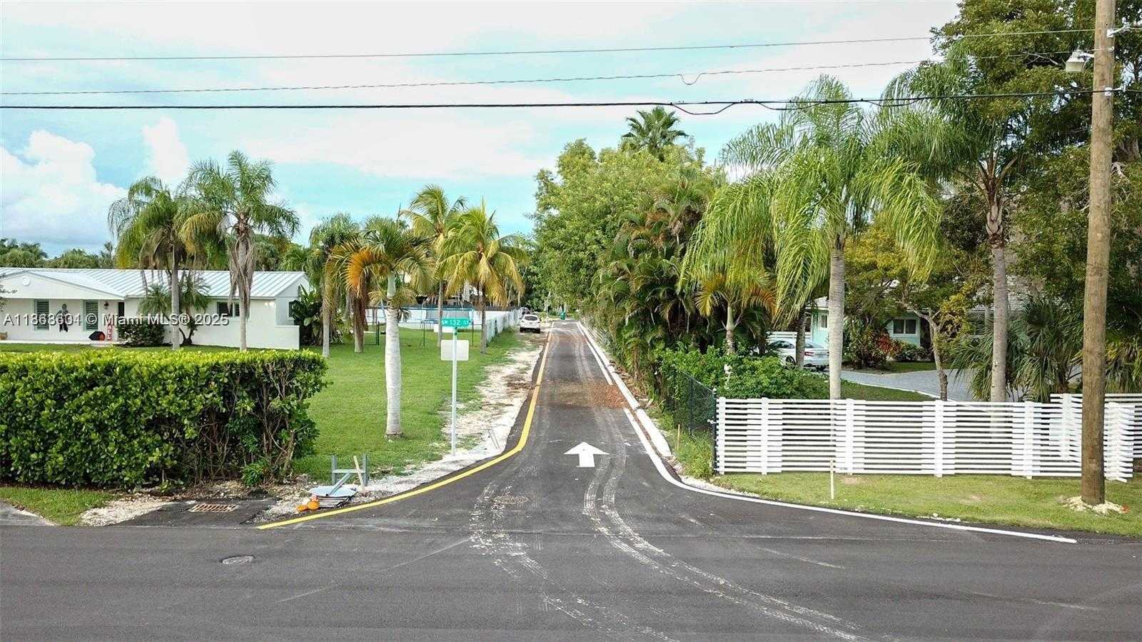 Small Image of 13050 SOUTH WEST 103 AVE, Miami Number 27