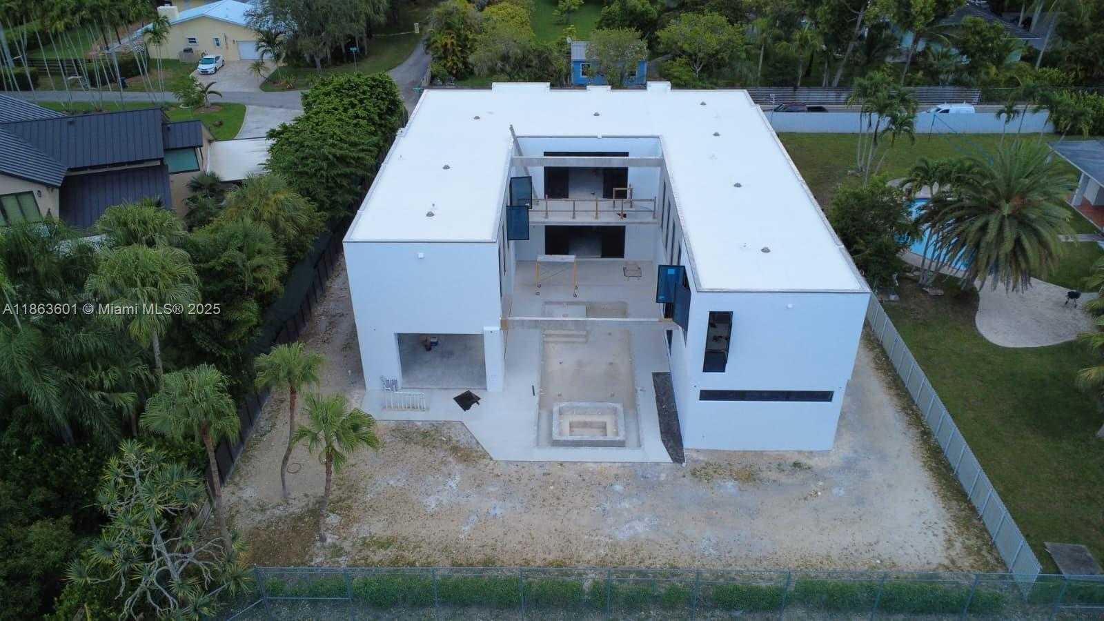 Small Image of 13050 SOUTH WEST 103 AVE, Miami Number 4