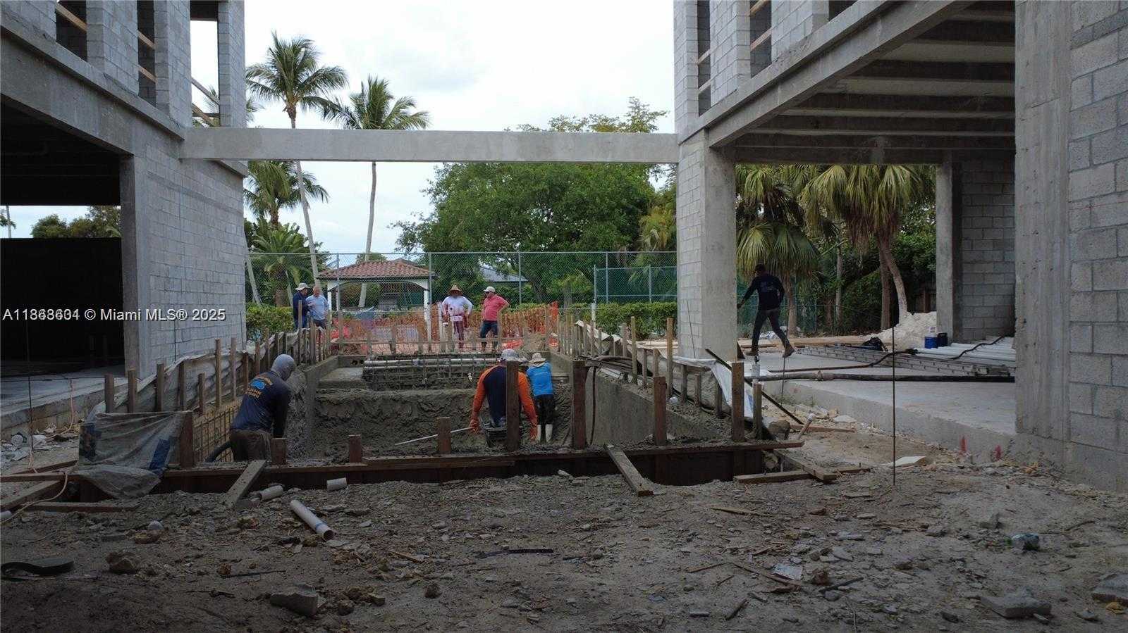 Small Image of 13050 SOUTH WEST 103 AVE, Miami Number 7