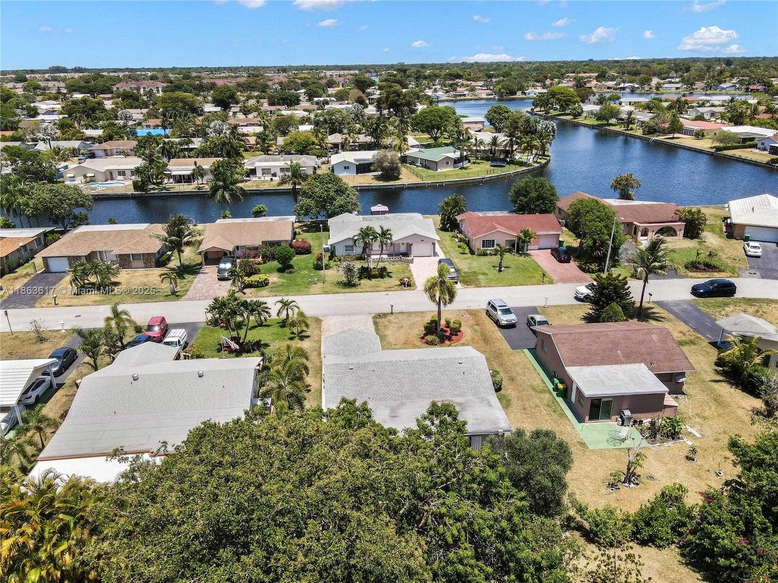 Small Image of 9404 NORTH WEST 70TH PL, Tamarac Number 22