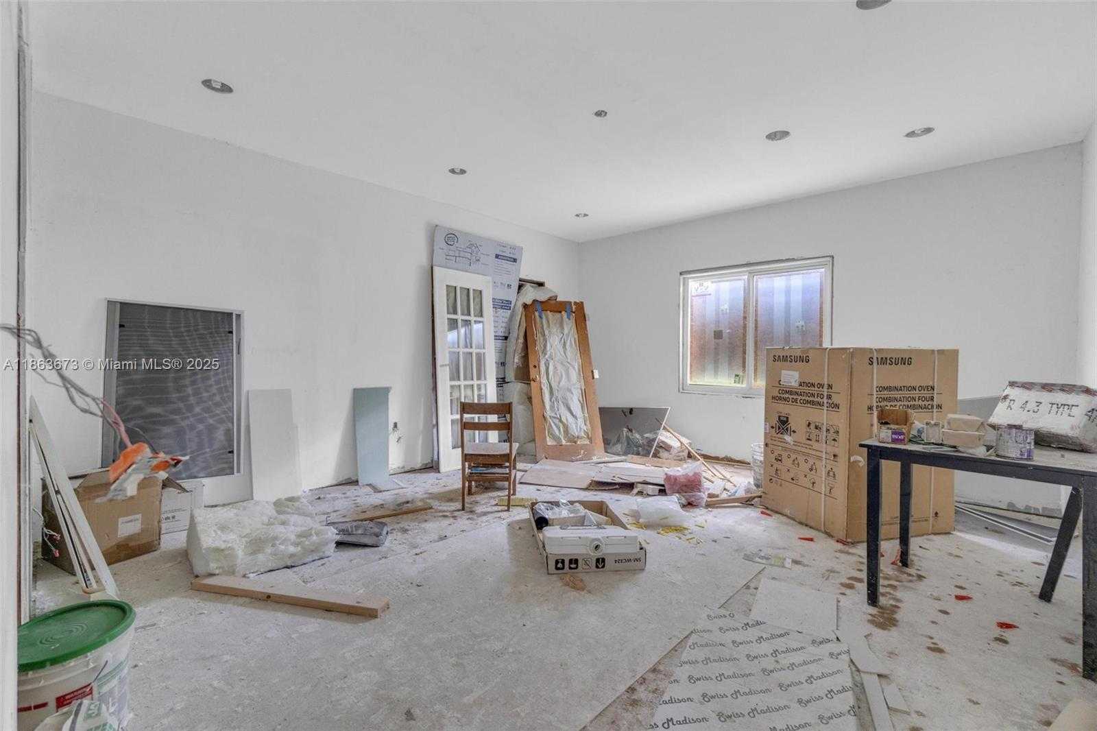 Small Image of 9655 BISCAYNE BLVD, Miami Shores Number 16