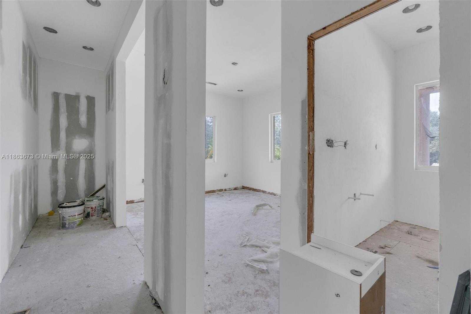 Small Image of 9655 BISCAYNE BLVD, Miami Shores Number 27