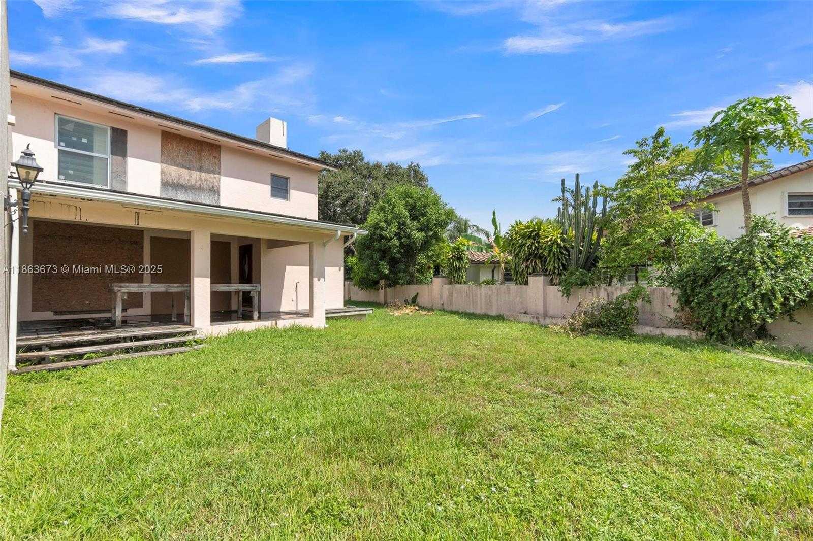 Small Image of 9655 BISCAYNE BLVD, Miami Shores Number 38