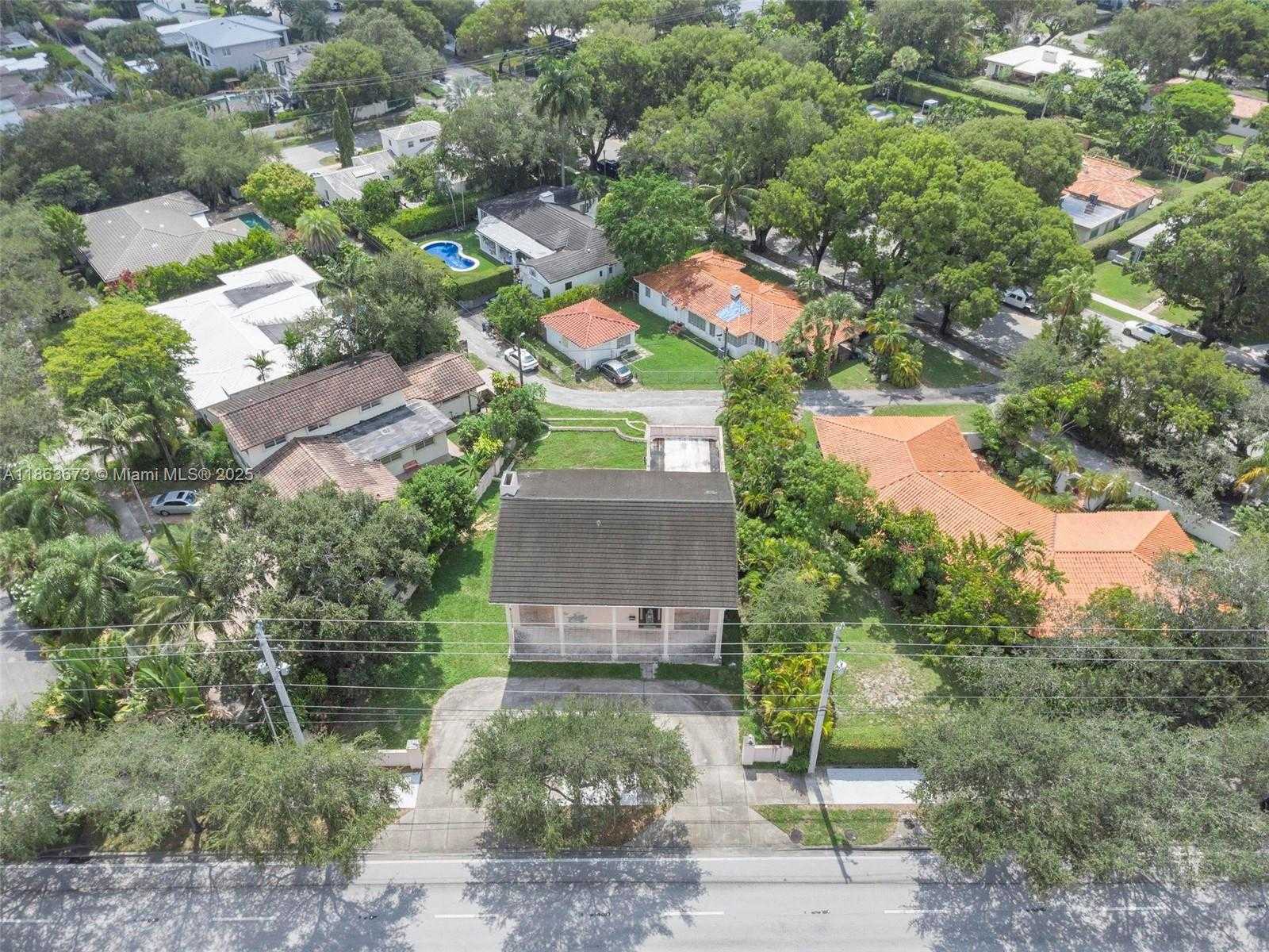 Small Image of 9655 BISCAYNE BLVD, Miami Shores Number 39