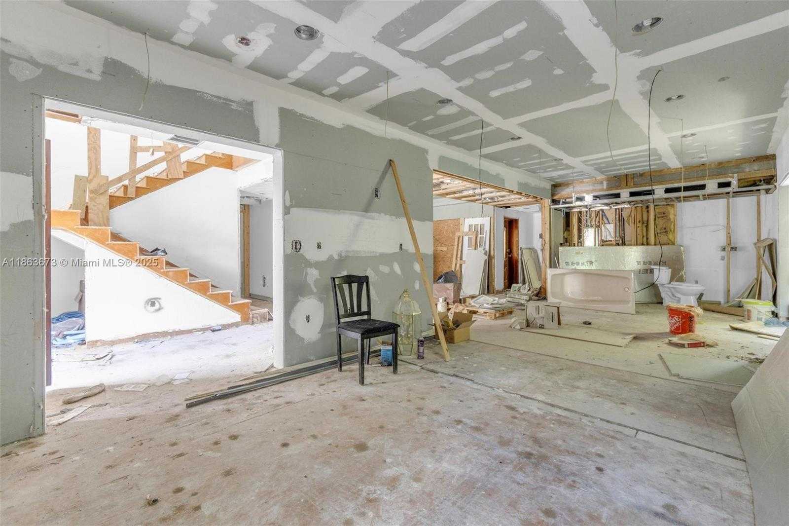 Small Image of 9655 BISCAYNE BLVD, Miami Shores Number 7