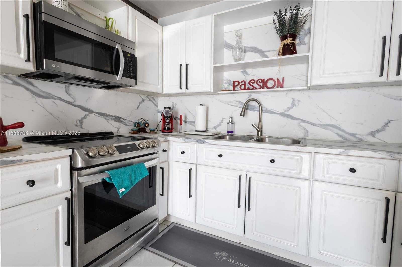 Small Image of 631 SOUTH EAST 3RD PL, Hialeah Number 14