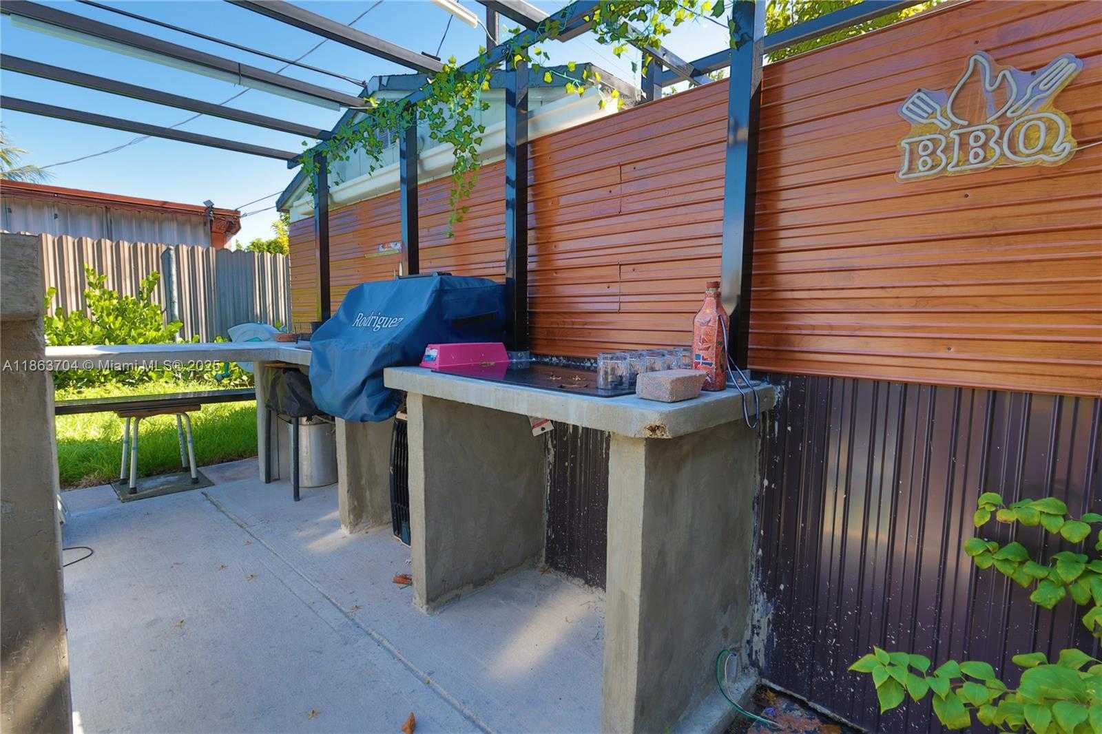 Small Image of 631 SOUTH EAST 3RD PL, Hialeah Number 18