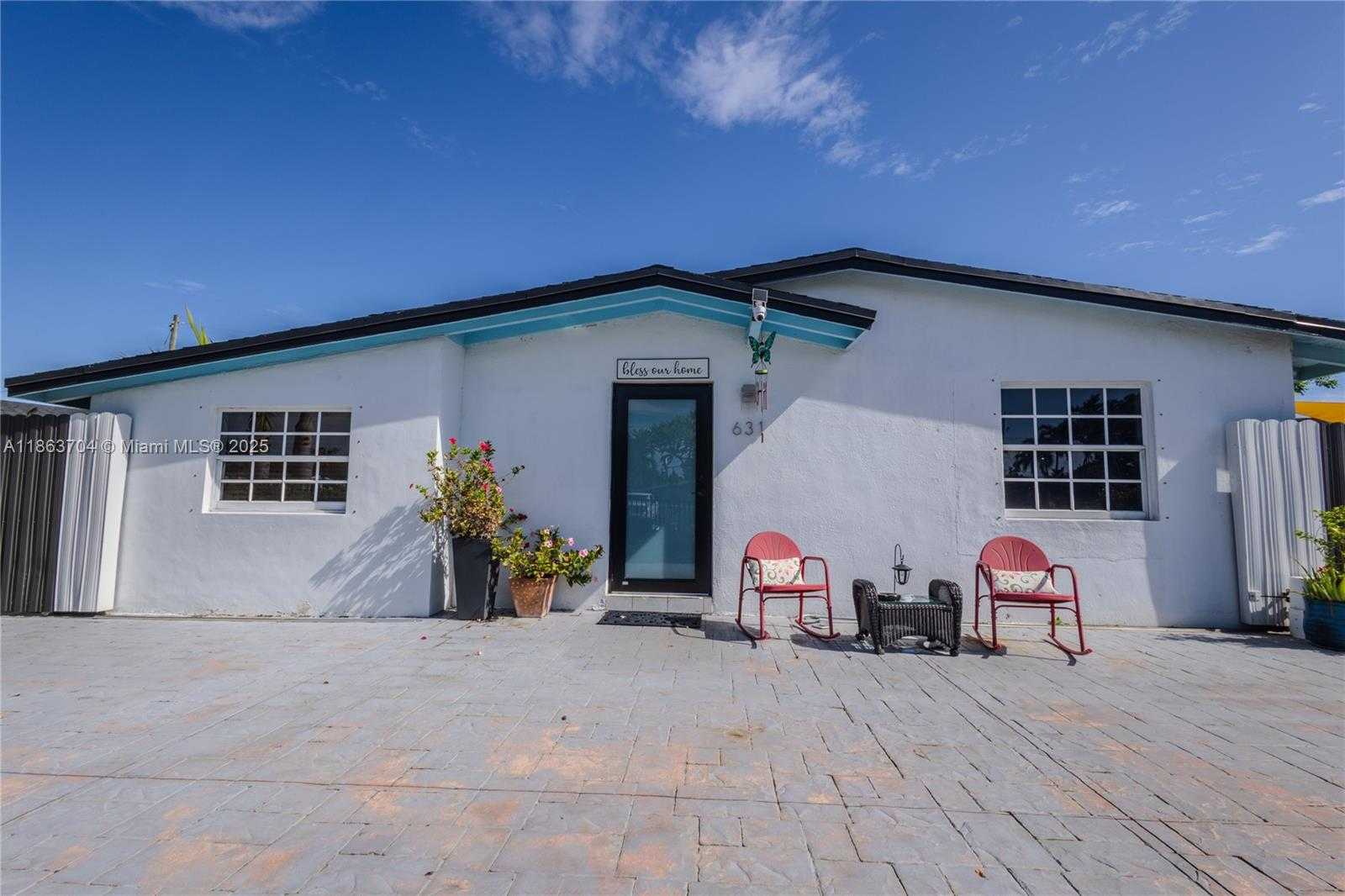 Small Image of 631 SOUTH EAST 3RD PL, Hialeah Number 2