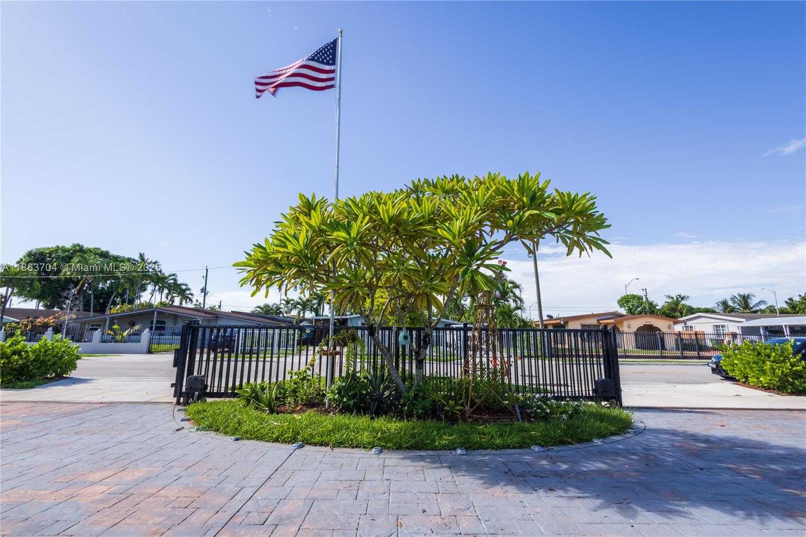 Small Image of 631 SOUTH EAST 3RD PL, Hialeah Number 3
