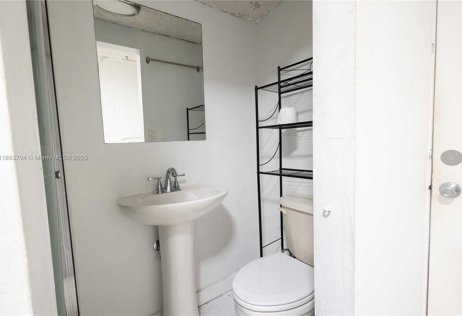 Small Image of 631 SOUTH EAST 3RD PL, Hialeah Number 7