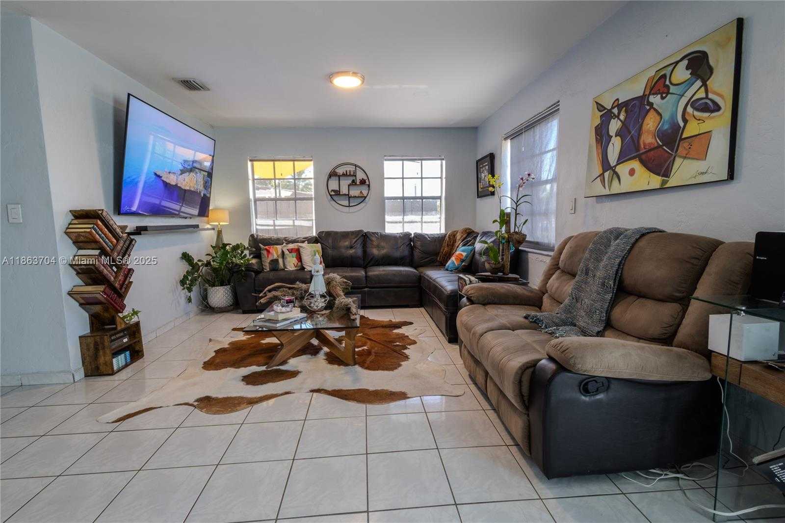 Small Image of 631 SOUTH EAST 3RD PL, Hialeah Number 9