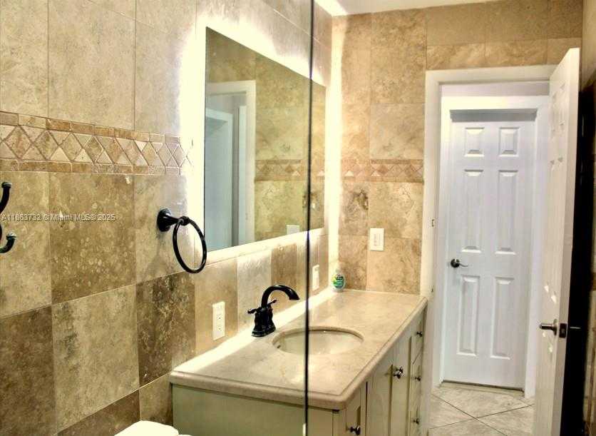Small Image of 1301 NORTH EAST 42ND ST, Oakland Park Number 16