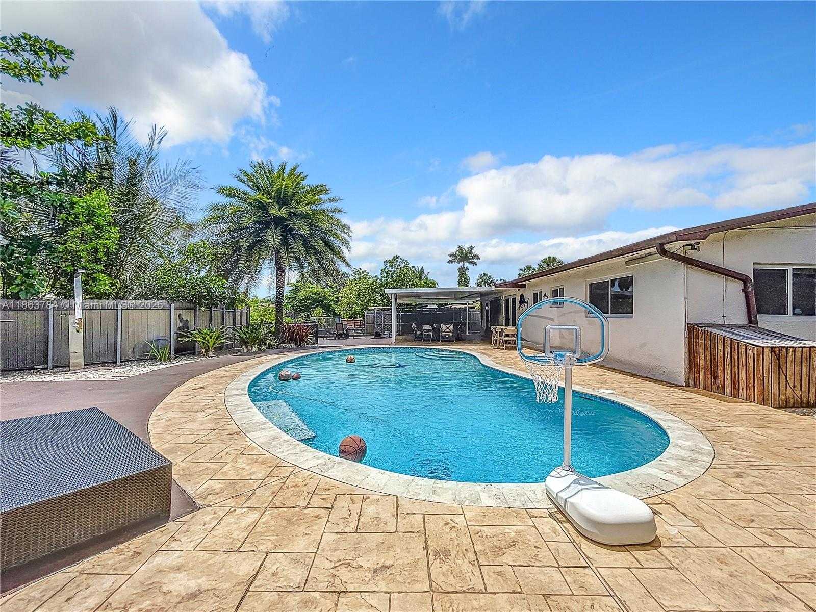 Small Image of 2610 SOUTH WEST 19TH ST, Fort Lauderdale Number 17