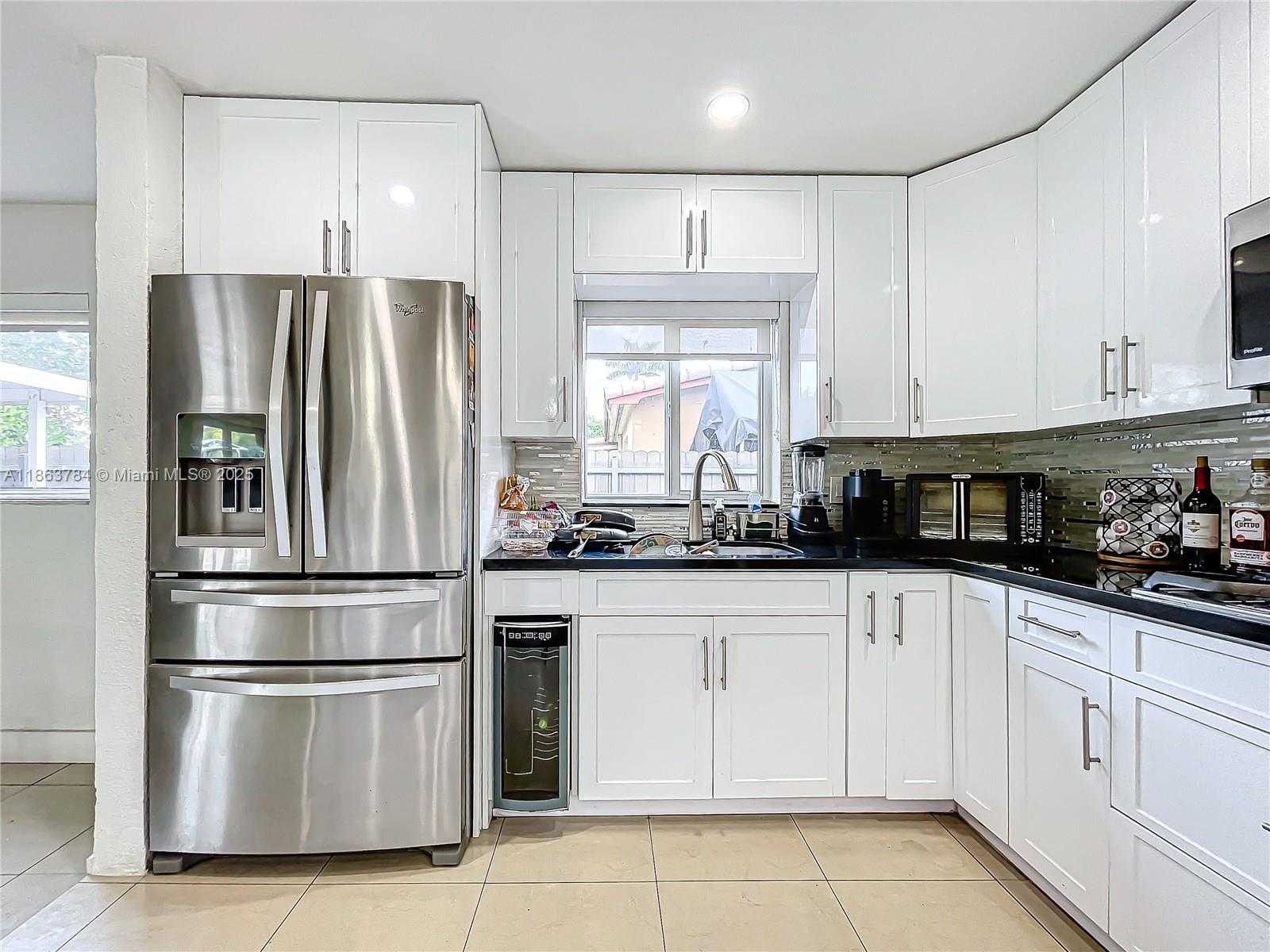 Small Image of 2610 SOUTH WEST 19TH ST, Fort Lauderdale Number 3