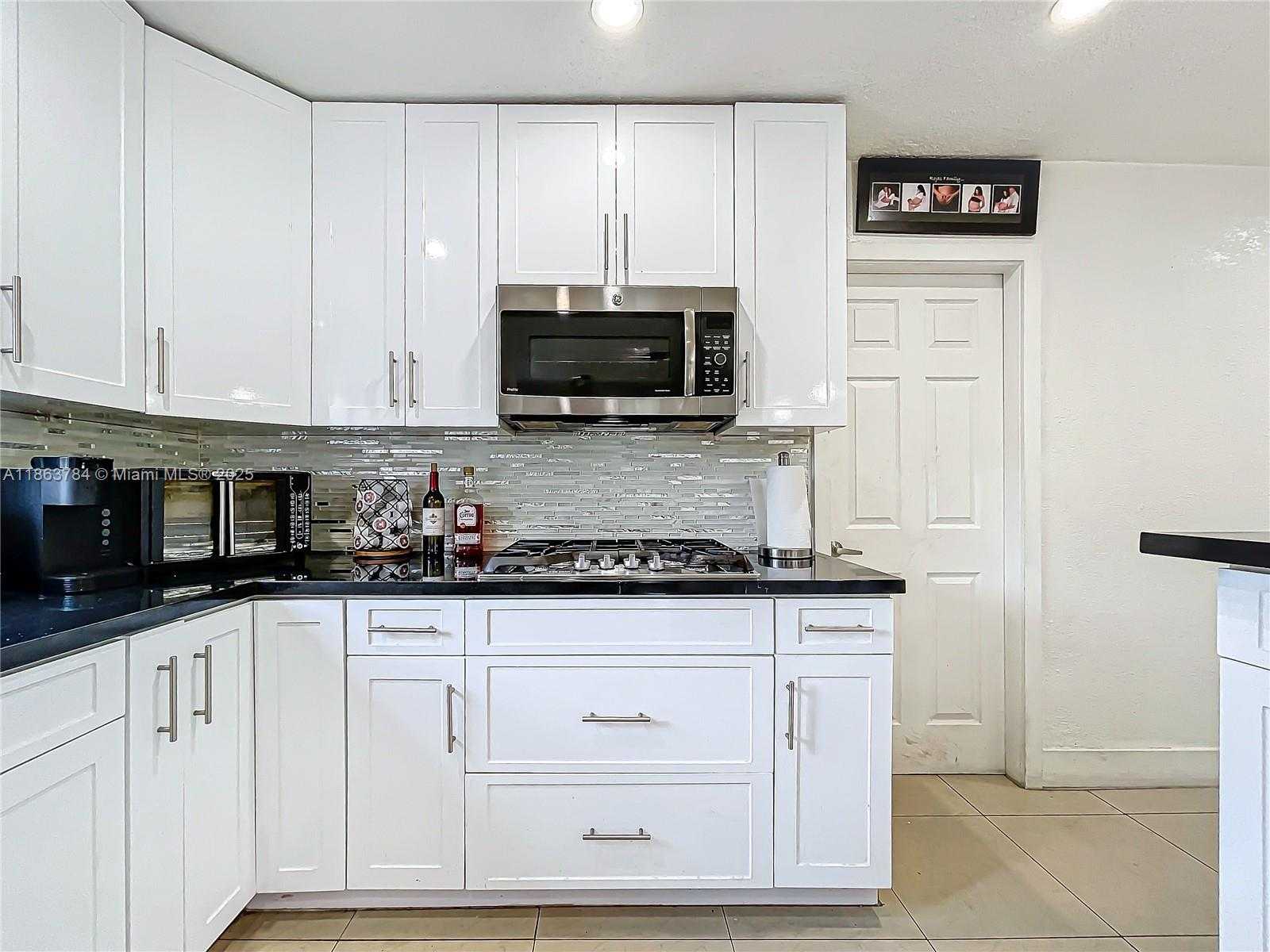 Small Image of 2610 SOUTH WEST 19TH ST, Fort Lauderdale Number 4