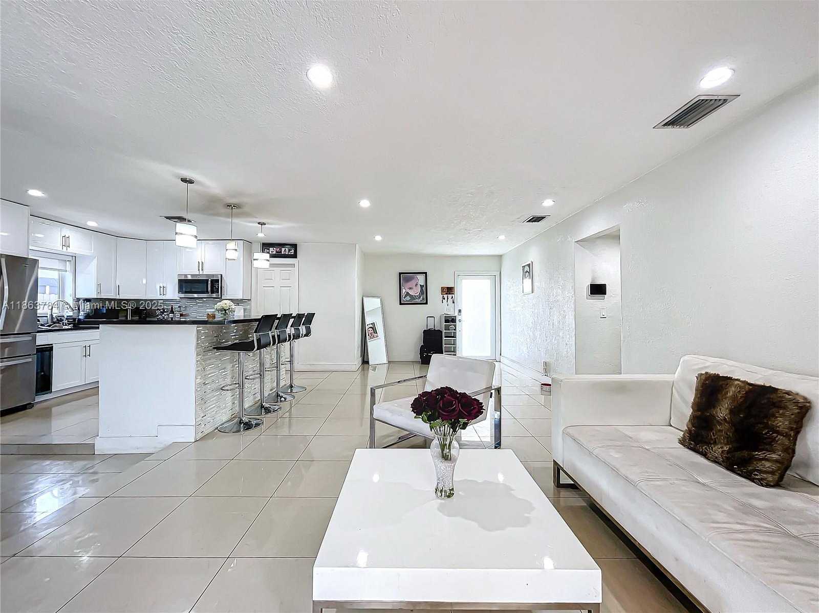 Small Image of 2610 SOUTH WEST 19TH ST, Fort Lauderdale Number 7