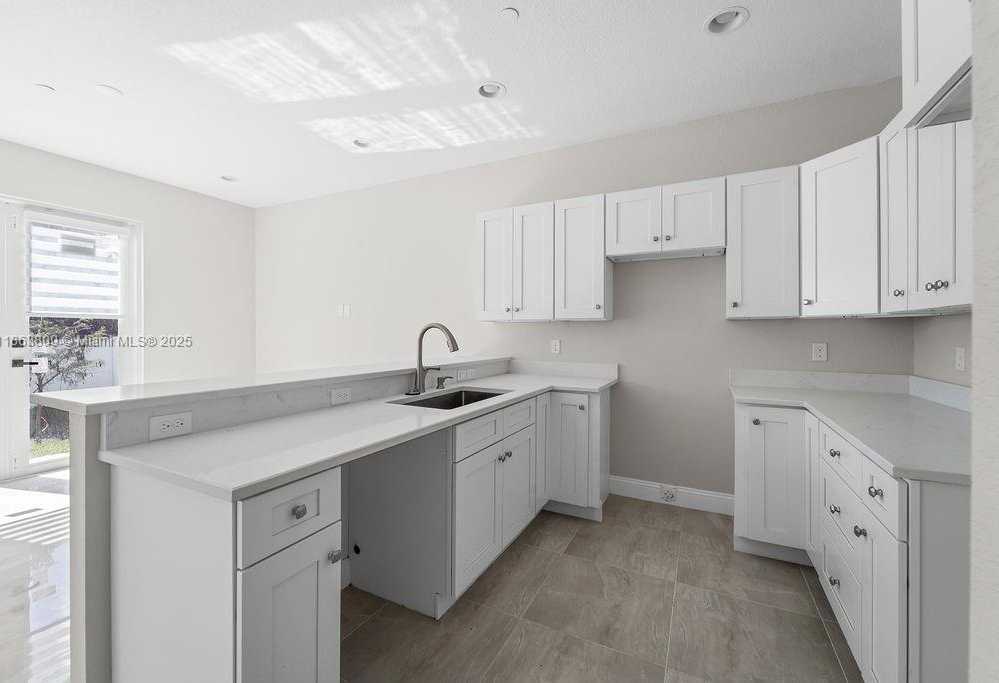 Small Image of 5400 NORTH WEST 57TH CT, Tamarac Number 3