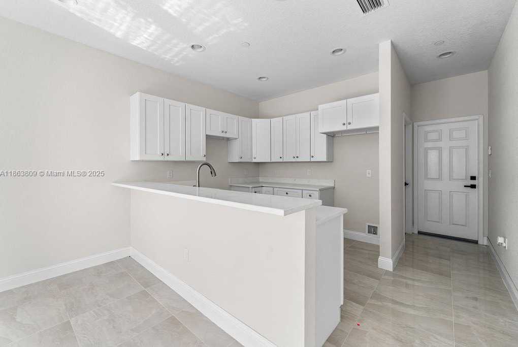 Small Image of 5400 NORTH WEST 57TH CT, Tamarac Number 7