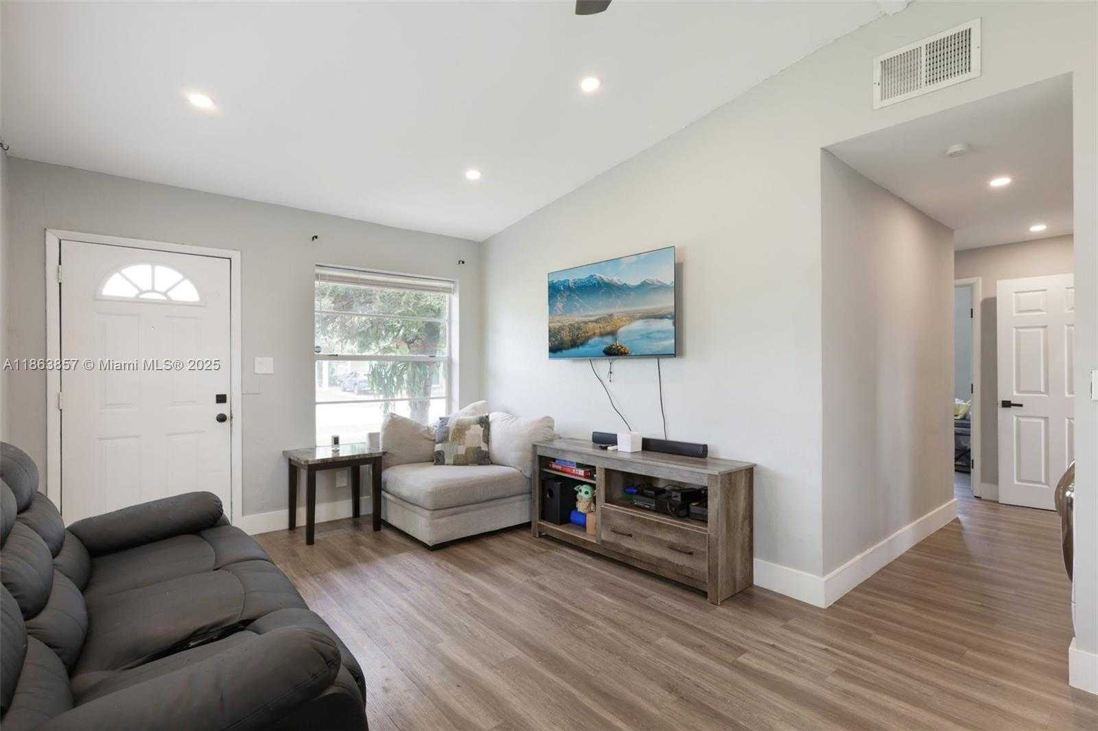 Small Image of 1841 NORTH WEST 26TH AVE, Fort Lauderdale Number 8