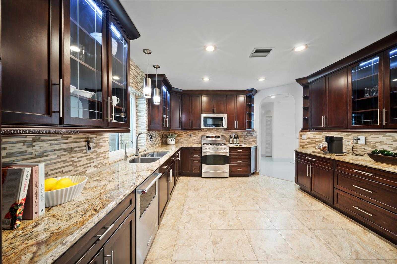 Small Image of 6125 SOUTH WEST 109TH ST, Pinecrest Number 17