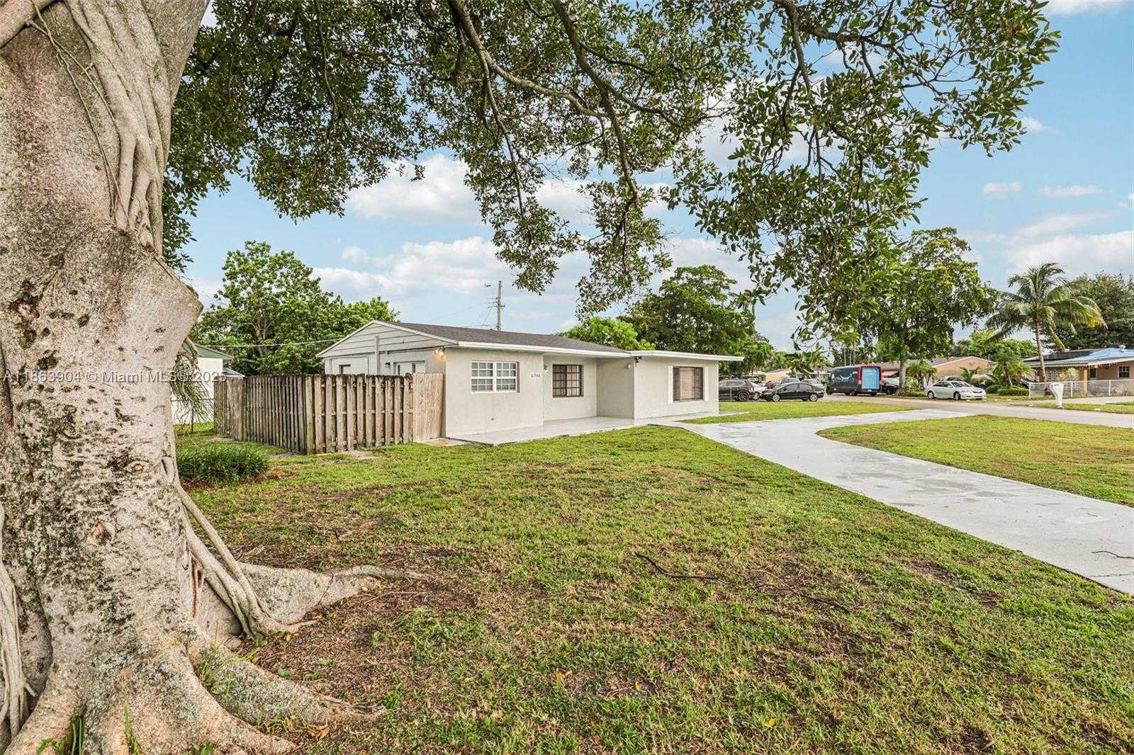 Small Image of 6546 SOUTH WEST 21ST ST, Miramar Number 3