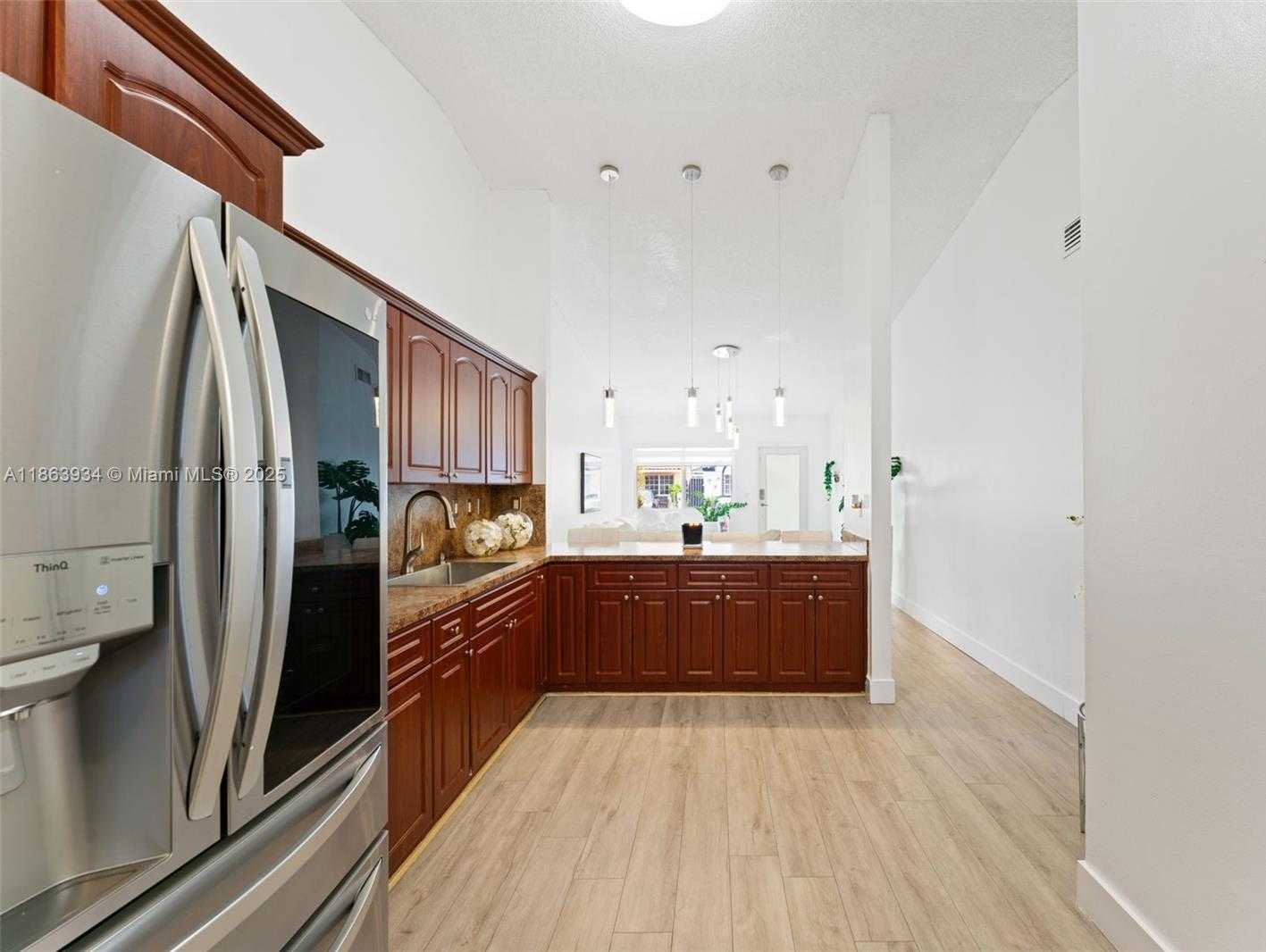 Small Image of 7531 WEST 29TH WAY, Hialeah Number 12