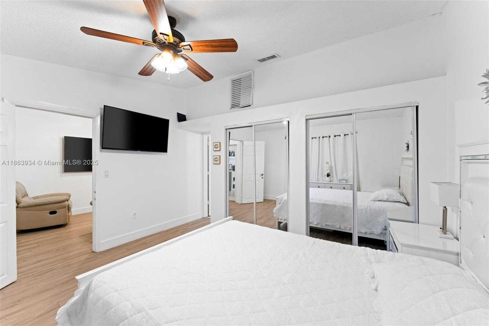 Small Image of 7531 WEST 29TH WAY, Hialeah Number 15