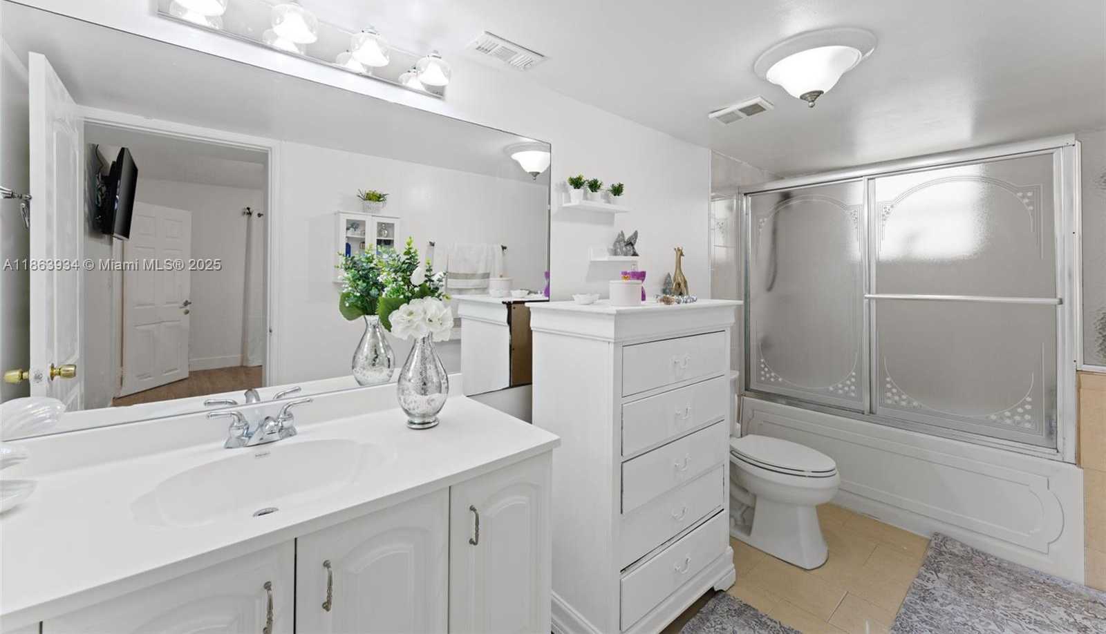 Small Image of 7531 WEST 29TH WAY, Hialeah Number 16