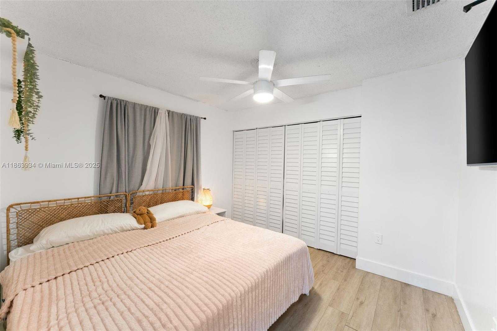 Small Image of 7531 WEST 29TH WAY, Hialeah Number 21