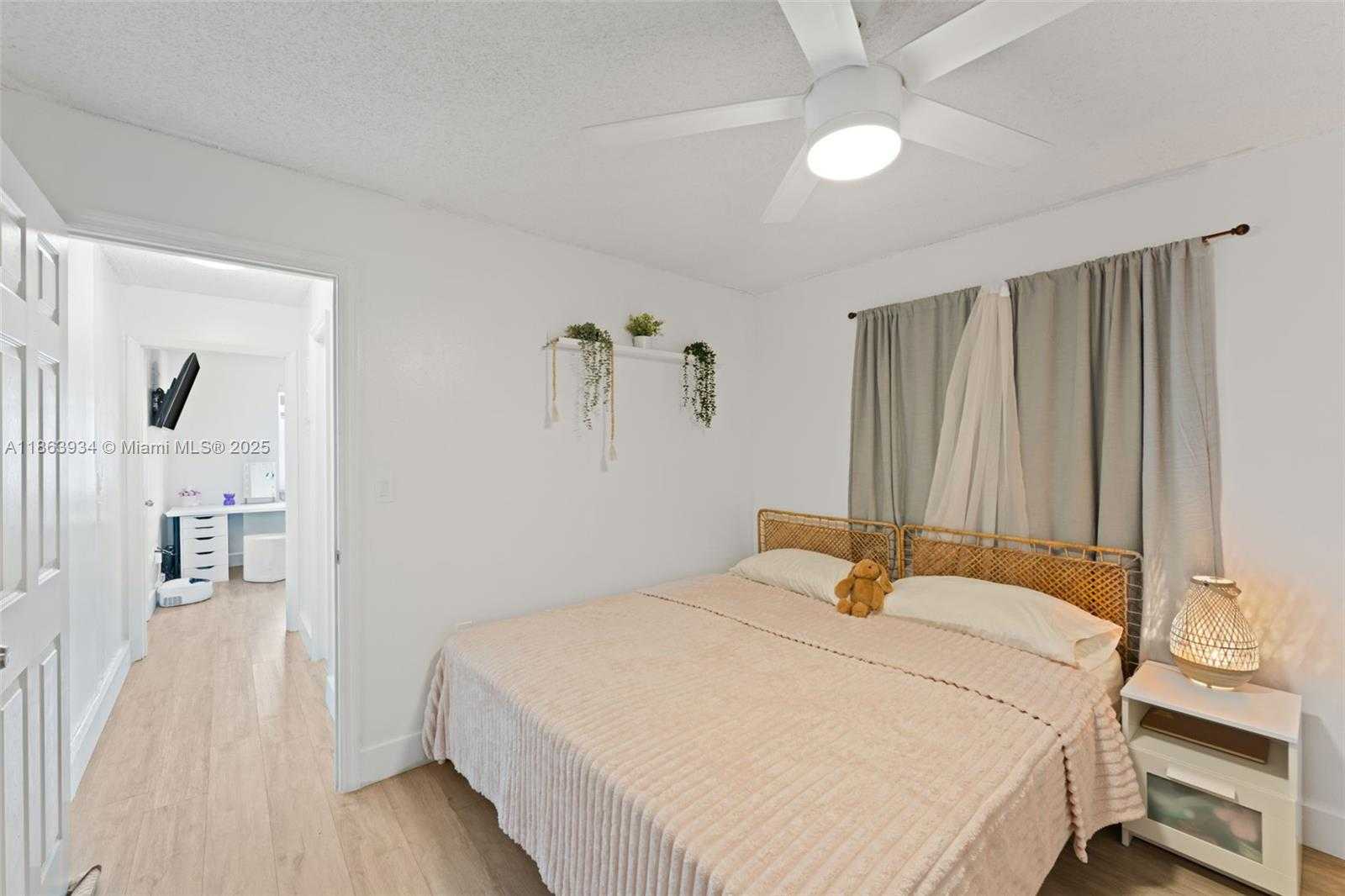 Small Image of 7531 WEST 29TH WAY, Hialeah Number 22