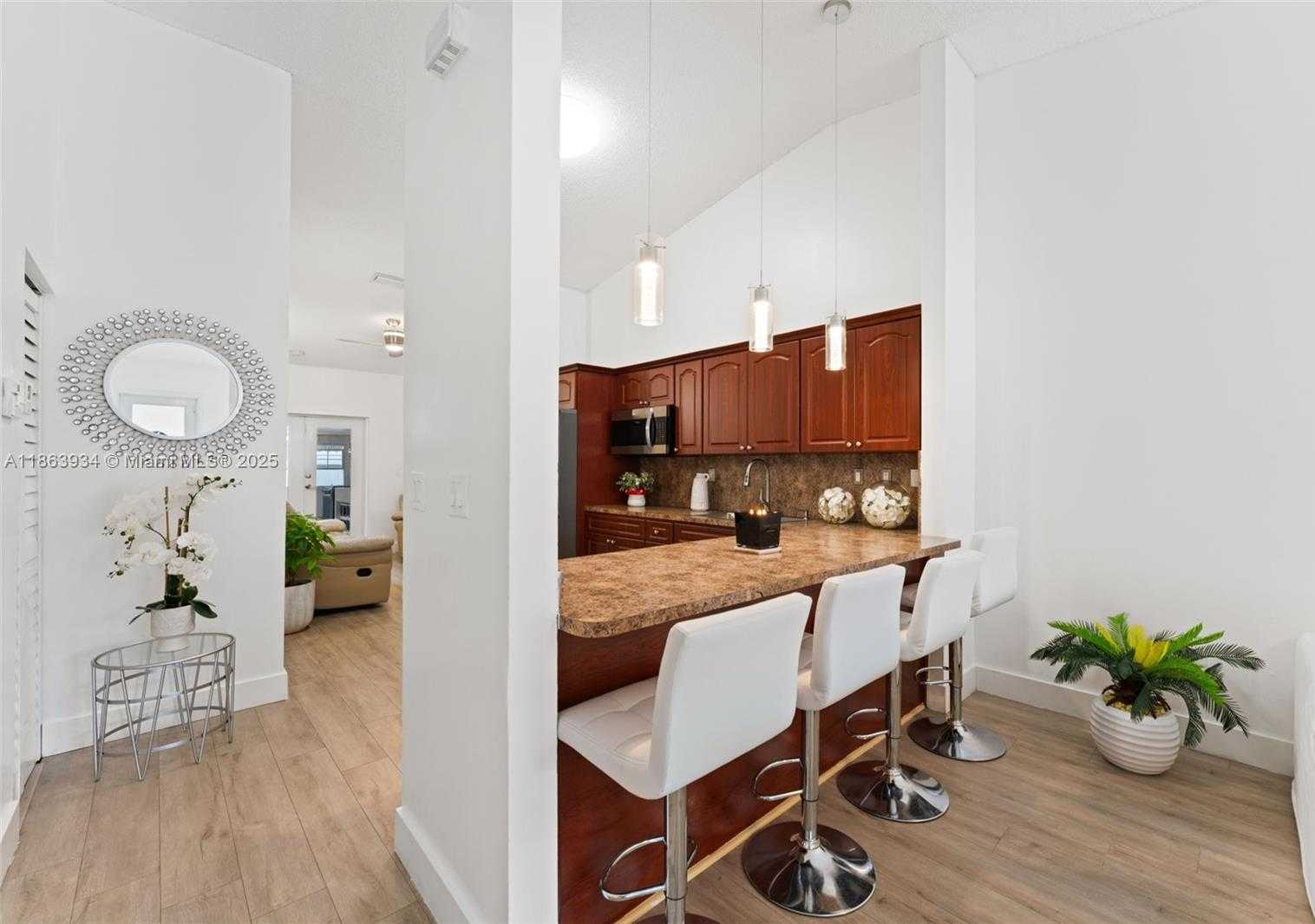 Small Image of 7531 WEST 29TH WAY, Hialeah Number 3