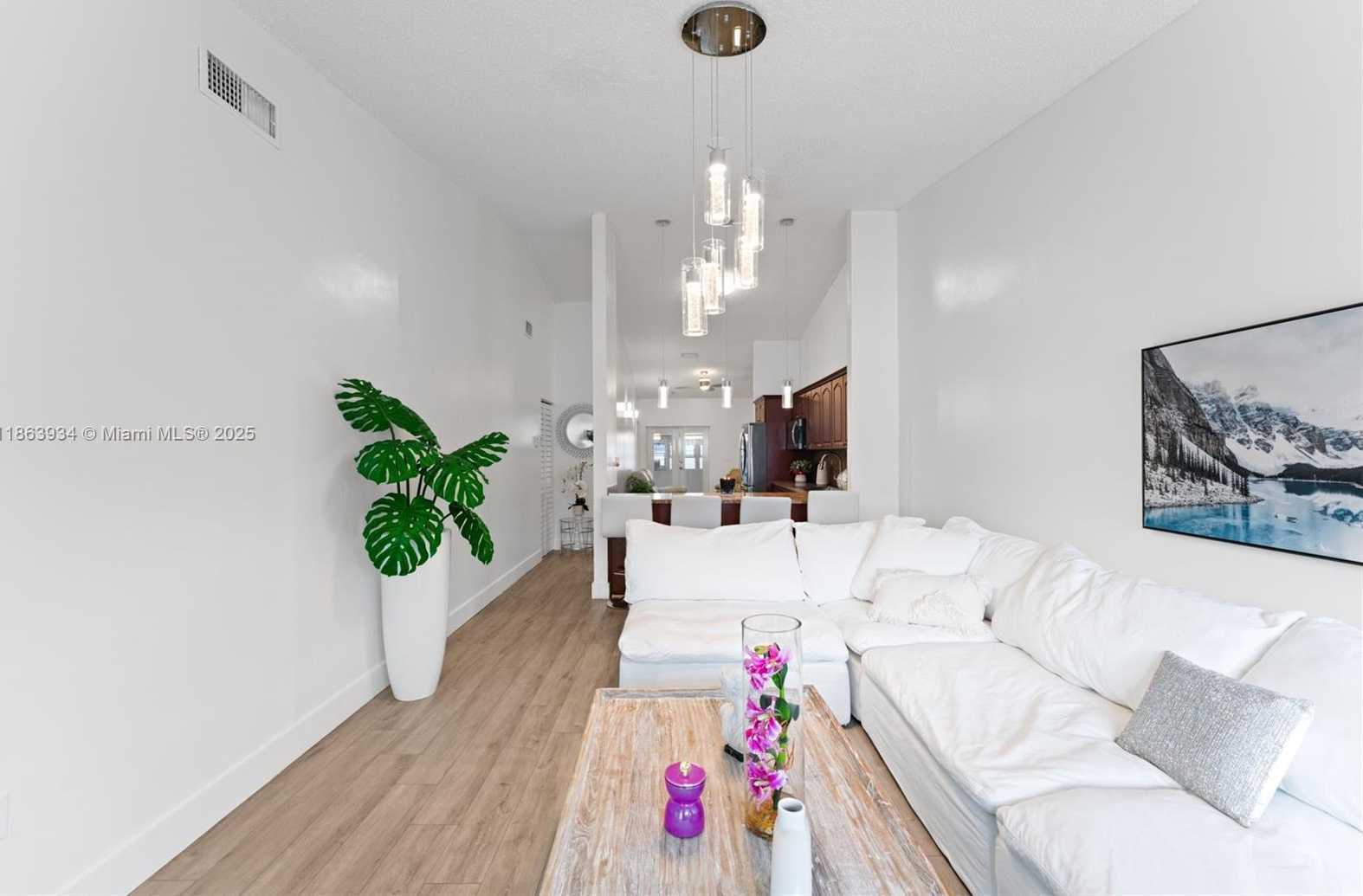Small Image of 7531 WEST 29TH WAY, Hialeah Number 5