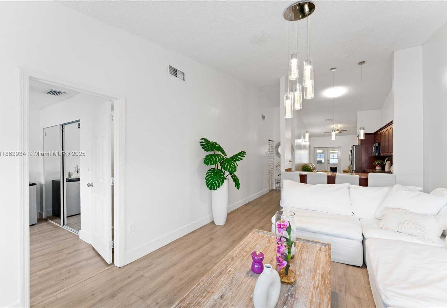 Small Image of 7531 WEST 29TH WAY, Hialeah Number 6