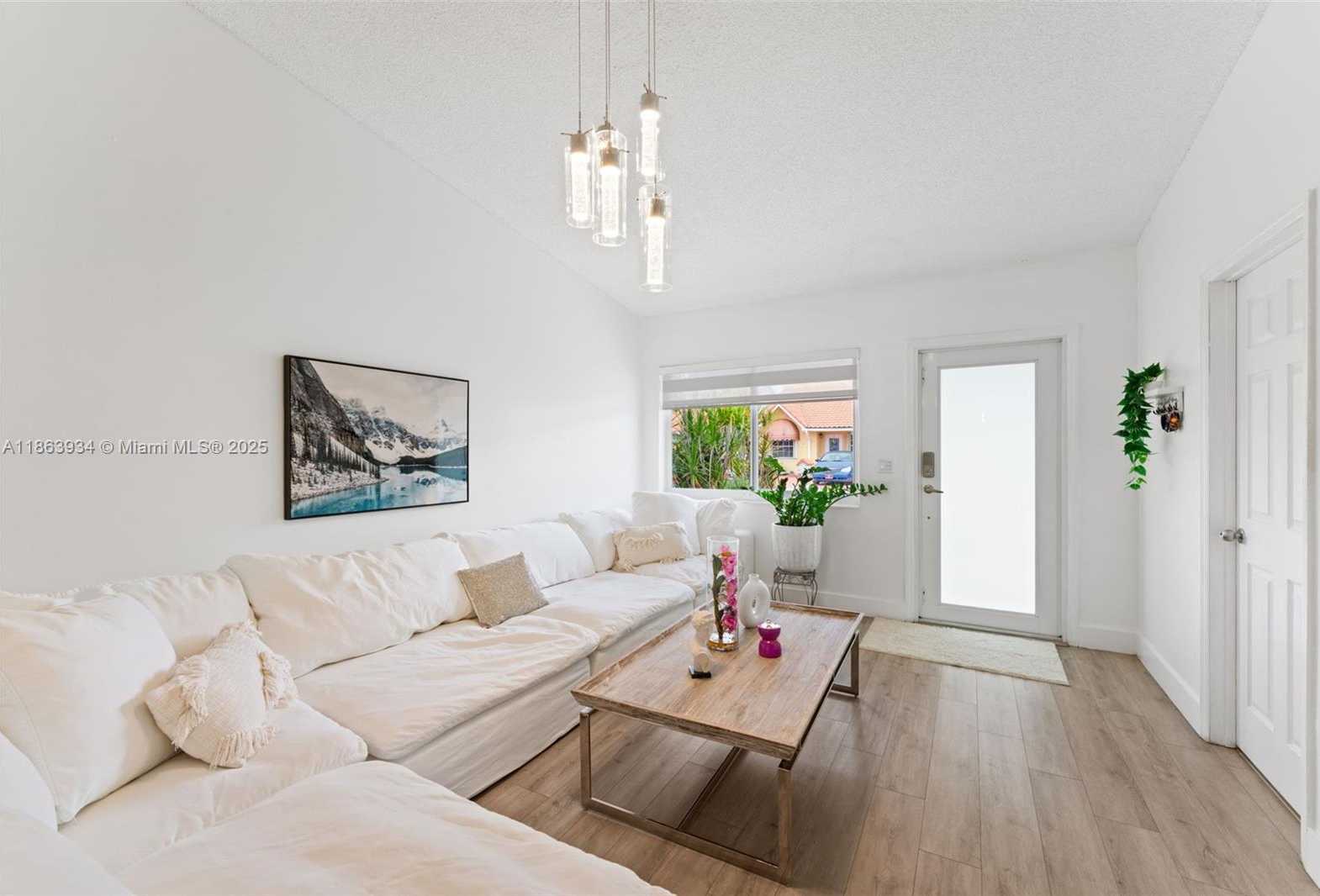 Small Image of 7531 WEST 29TH WAY, Hialeah Number 8