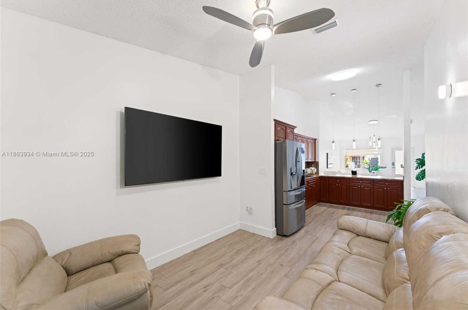 Small Image of 7531 WEST 29TH WAY, Hialeah Number 9