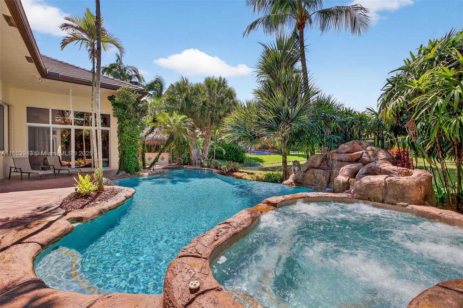 Small Image of 12462 BROOKWOOD CT, Davie Number 2
