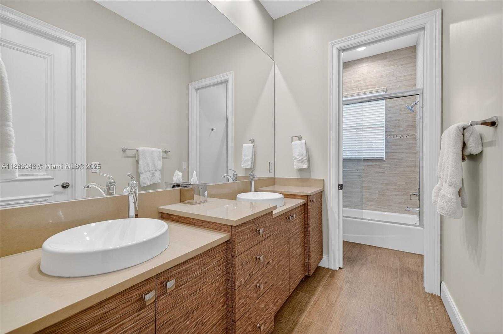 Small Image of 12462 BROOKWOOD CT, Davie Number 47
