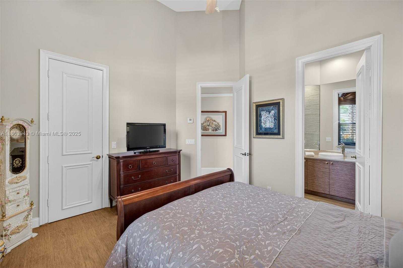 Small Image of 12462 BROOKWOOD CT, Davie Number 52