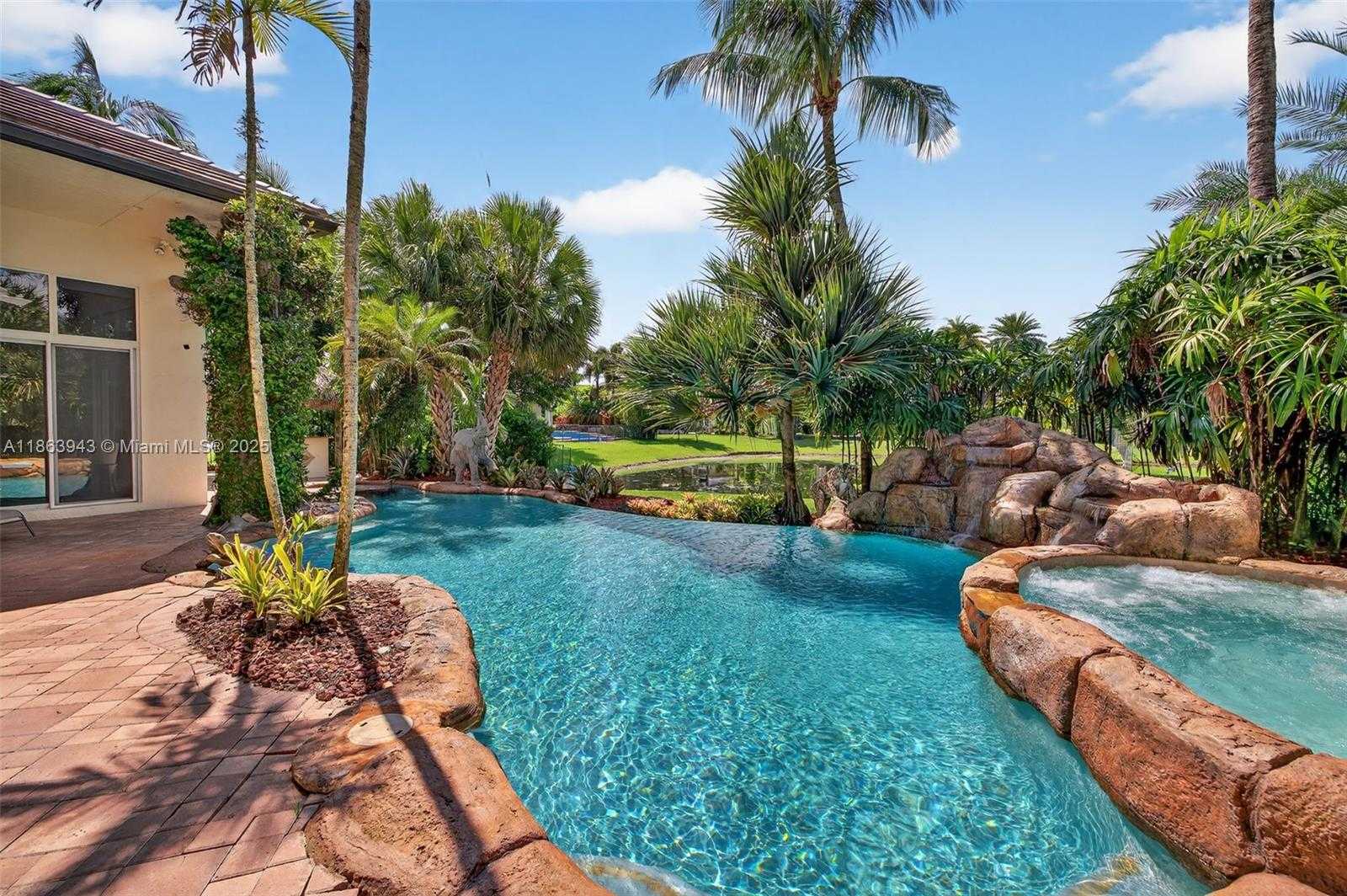 Small Image of 12462 BROOKWOOD CT, Davie Number 61