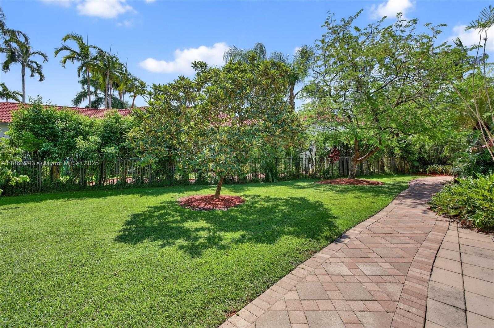 Small Image of 12462 BROOKWOOD CT, Davie Number 76