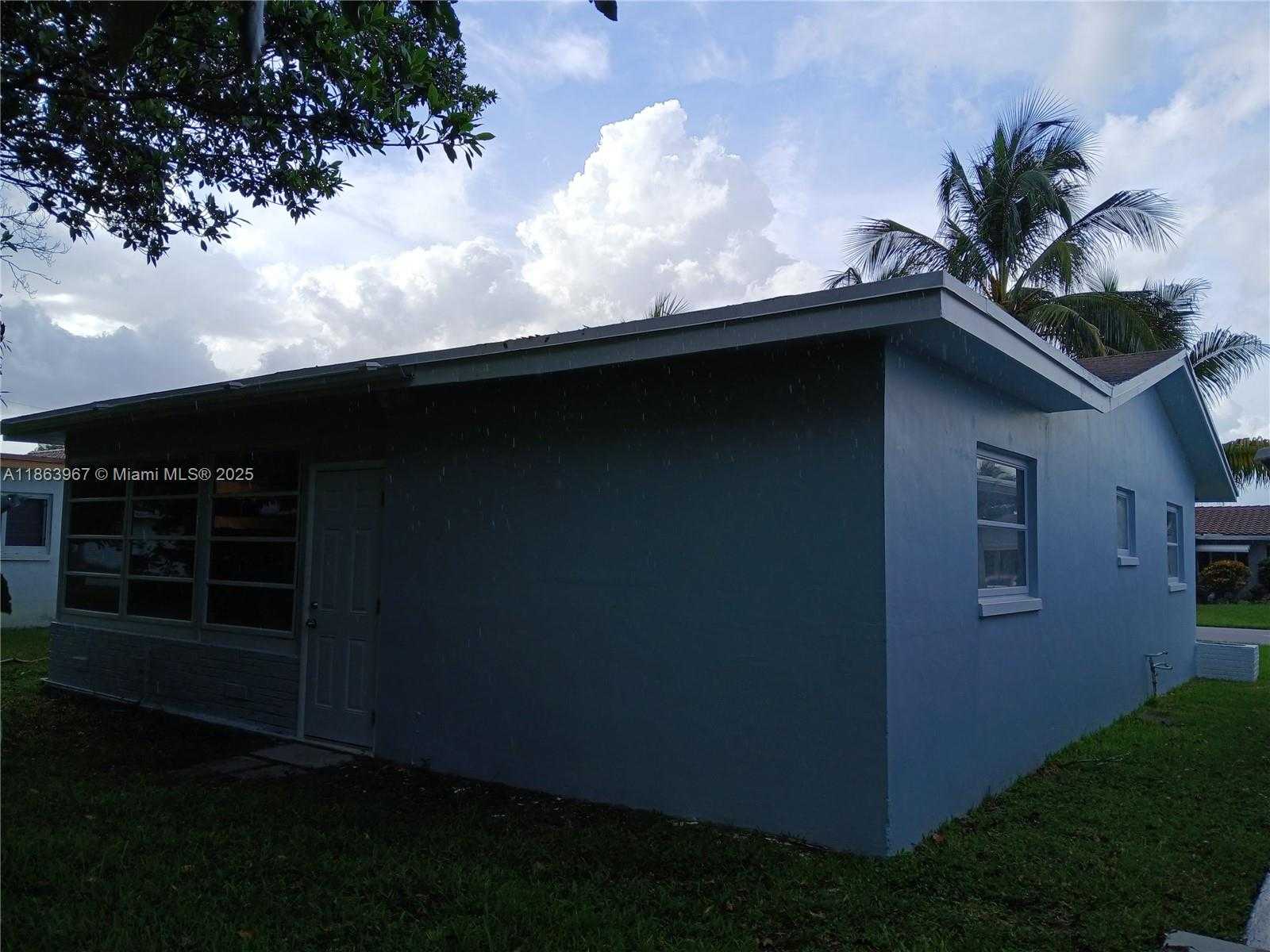 Small Image of 4502 NORTH WEST 46TH ST, Tamarac Number 3