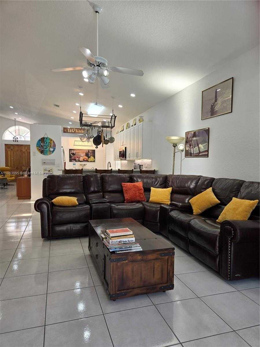 Small Image of 15661 SOUTH WEST 16TH CT, Pembroke Pines Number 14