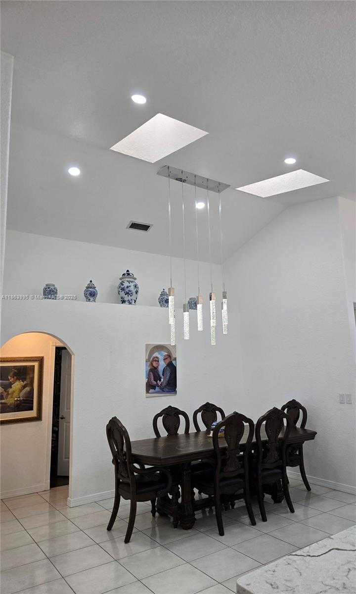Small Image of 15661 SOUTH WEST 16TH CT, Pembroke Pines Number 16